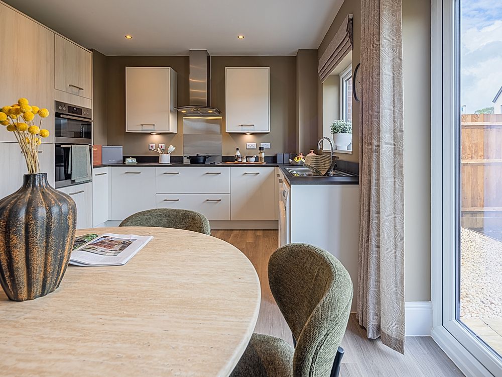Avon - Kitchen & dining area