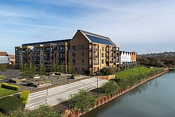 Temple Wharf Apartment Block with Riverside Views