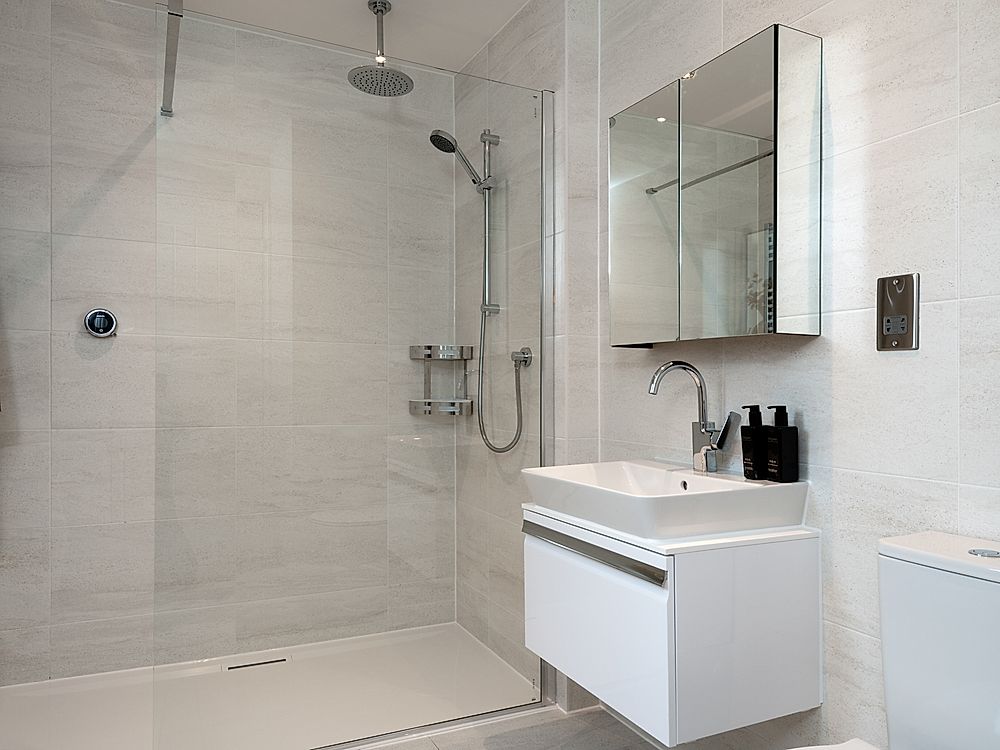 Templars Park Henley Ensuite 1