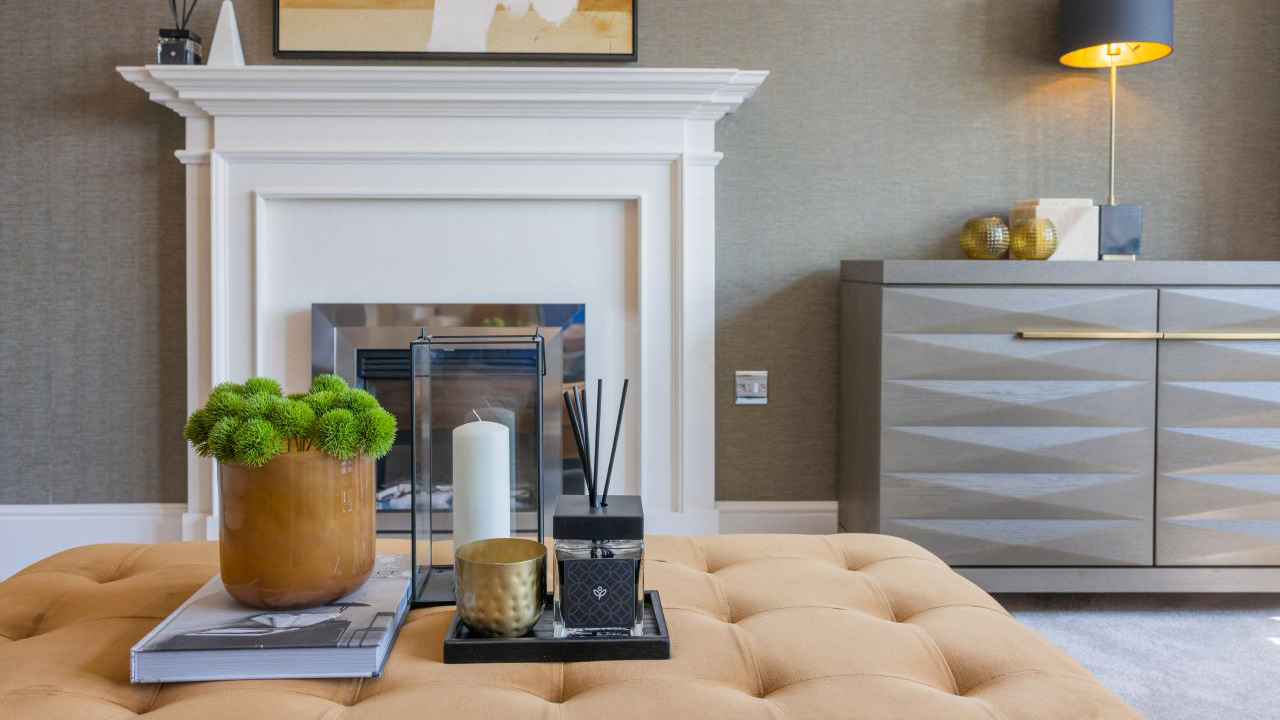 Redrow scent on ottoman