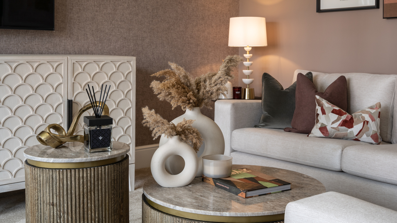 Lounge with sculpted base lamp and vases