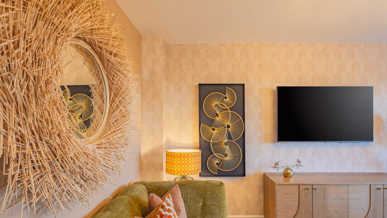 Mirror with wreath-like frame made of straw