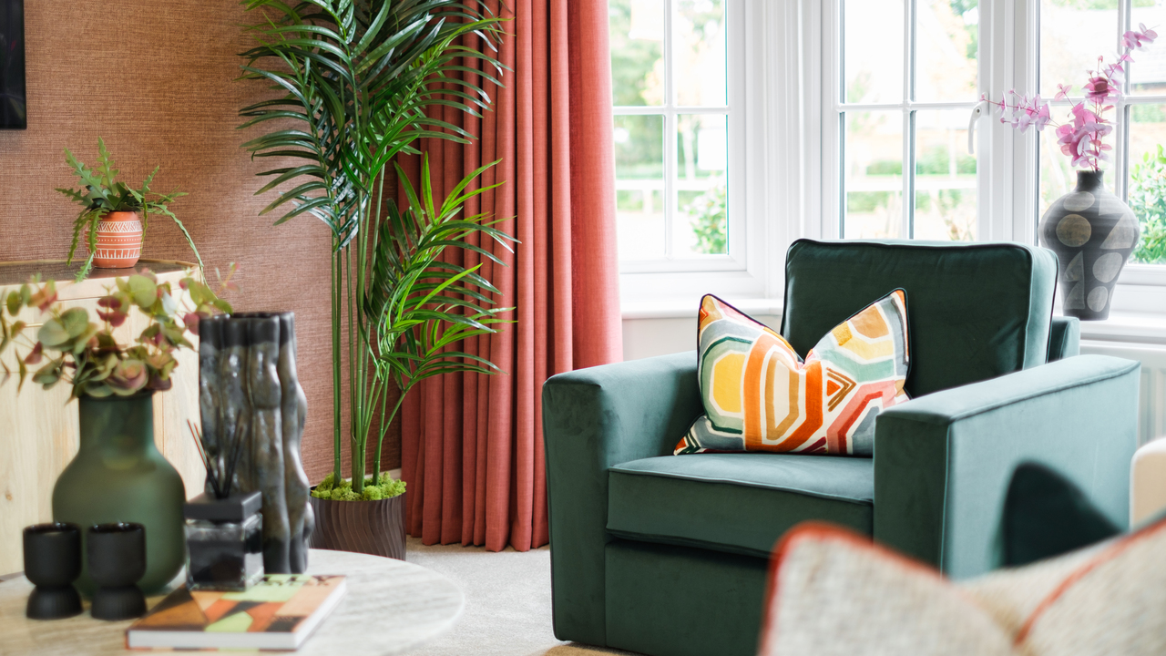 Eclectic accessories in lounge of the The Oxford Lifestyle at Round Hill Gardens