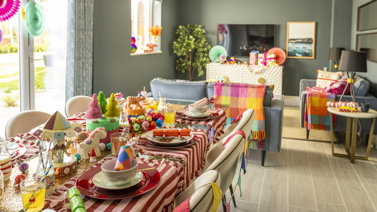 Circus themed Christmas table décor